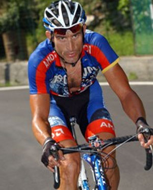 American Team Discovery Stud, George Hincapie, whips his thick headed cock out mid-ride to piss on the move - Gallery 594