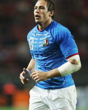 Italian rugby stunner Sergio Parisse has his amazing arse exposed on RuggerBugger.