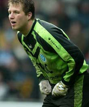 Stefan Postma is bending over and taking it like a man - A hude strap-on dildo that is