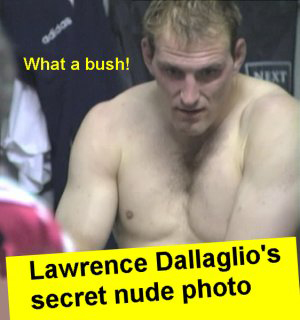 See Exclusive Gareth Thomas picture set in which  his tight muscular arse cheeks are spread wide open!